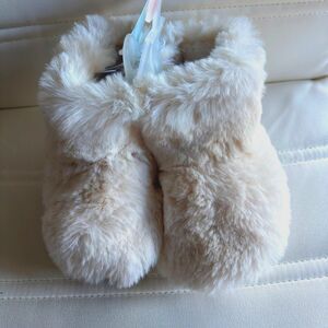 Cat & Jack Little Girl's S 5-6 Dallas Fur Cream Bootie Slippers